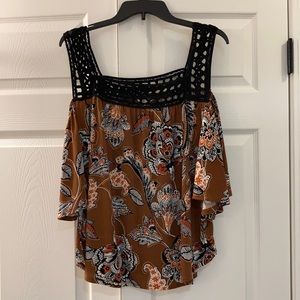 Cold-shoulder top